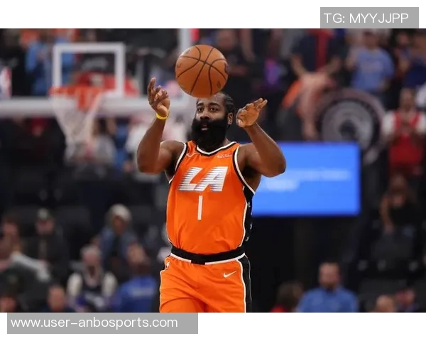 快船赢球海报曝光小卡笑容灿烂哈登背影引发球迷热议